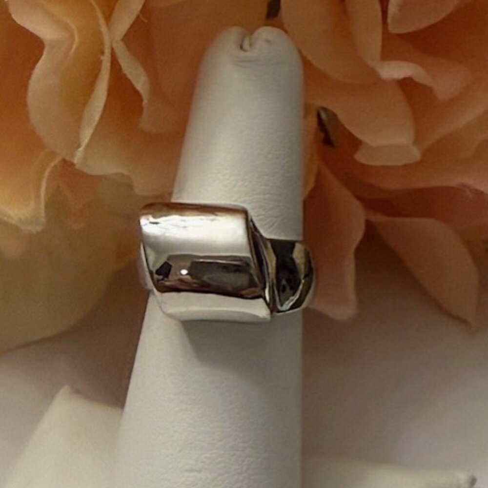Lia Sophia "SASH" Ring